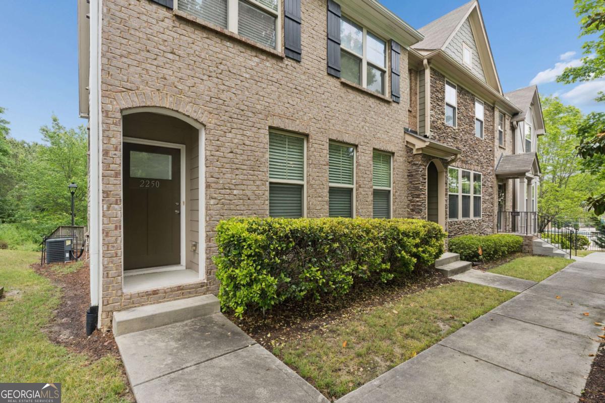 2250 Whiteoak DR SE