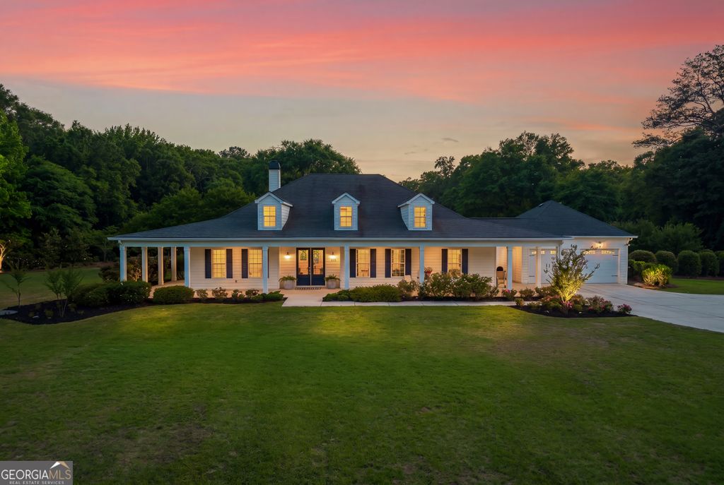 Photo of 1827 Highway 92 S, Fayetteville, GA 30215 (MLS # 10770223)