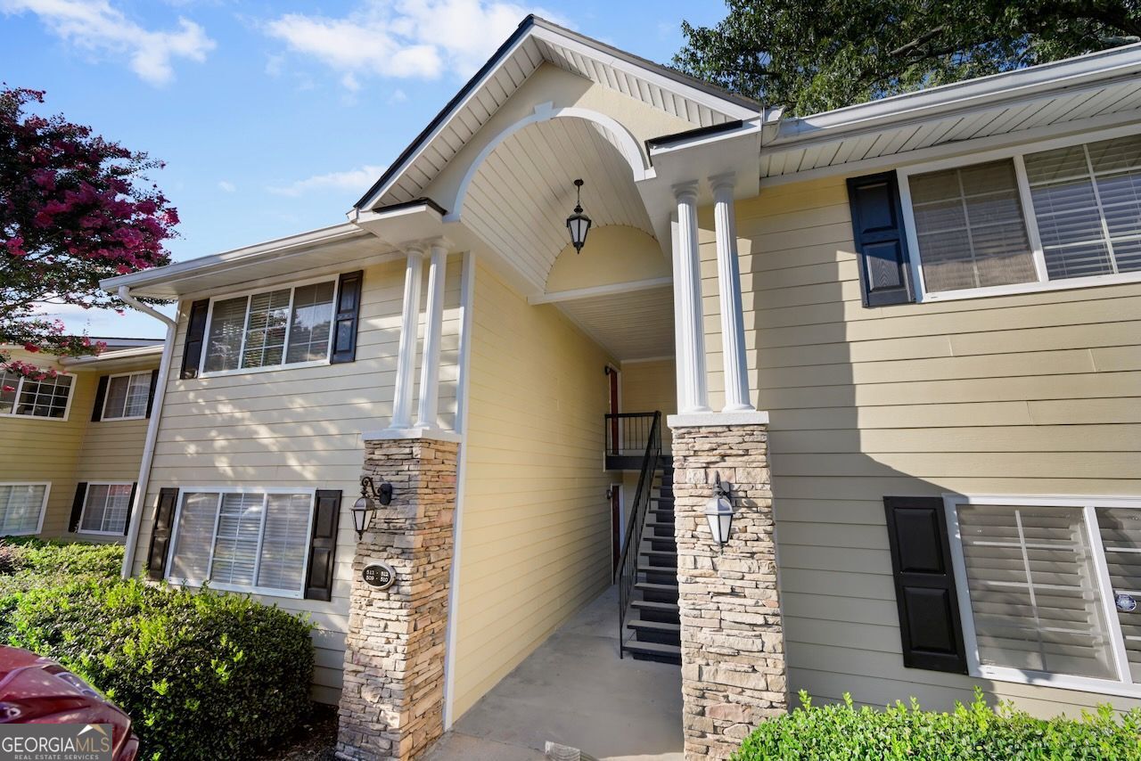 Fantastic opportunity in Brookhaven. Spacious open floor-plan lives large! The living room is very spacious and has views to the dining area, and a sunroom! The sunroom has tile floors and nice big windows. There is also an oversized storage closet perfect for the "extra" stuff you have but don't have aspace for! Nice views to a large green space and the community pool area too! The dining area is perfect for casual dining and entertaining. The kitchen has an abundance of storage with custom cabinetry, stone countertops, task lighting, and fantastic counter space. Full hall bath is tiled and offers a tub/shower and vanity with storage.Large bedroom with large picture windows lets in the light and views. The walk-in closet offers great storage, and opens to a full size laundry room with additional shelving.On-sit amenities are just outside your front door. Beautiful resort style swimming pool, fitness center, and a dog-park! The community is gated and the landscaped grounds well maintained.Briarwood Park is just across the street, and the village vibe of Dresden Brookhaven is just around the corner. MARTA, Brookhaven City Center, Town Brookhaven, international culture of shops and restaurants on Buford Highway, minutes to Buckhead, and intown! Easy access to GA 400/I-85, Lenox and Phipps! This is it!