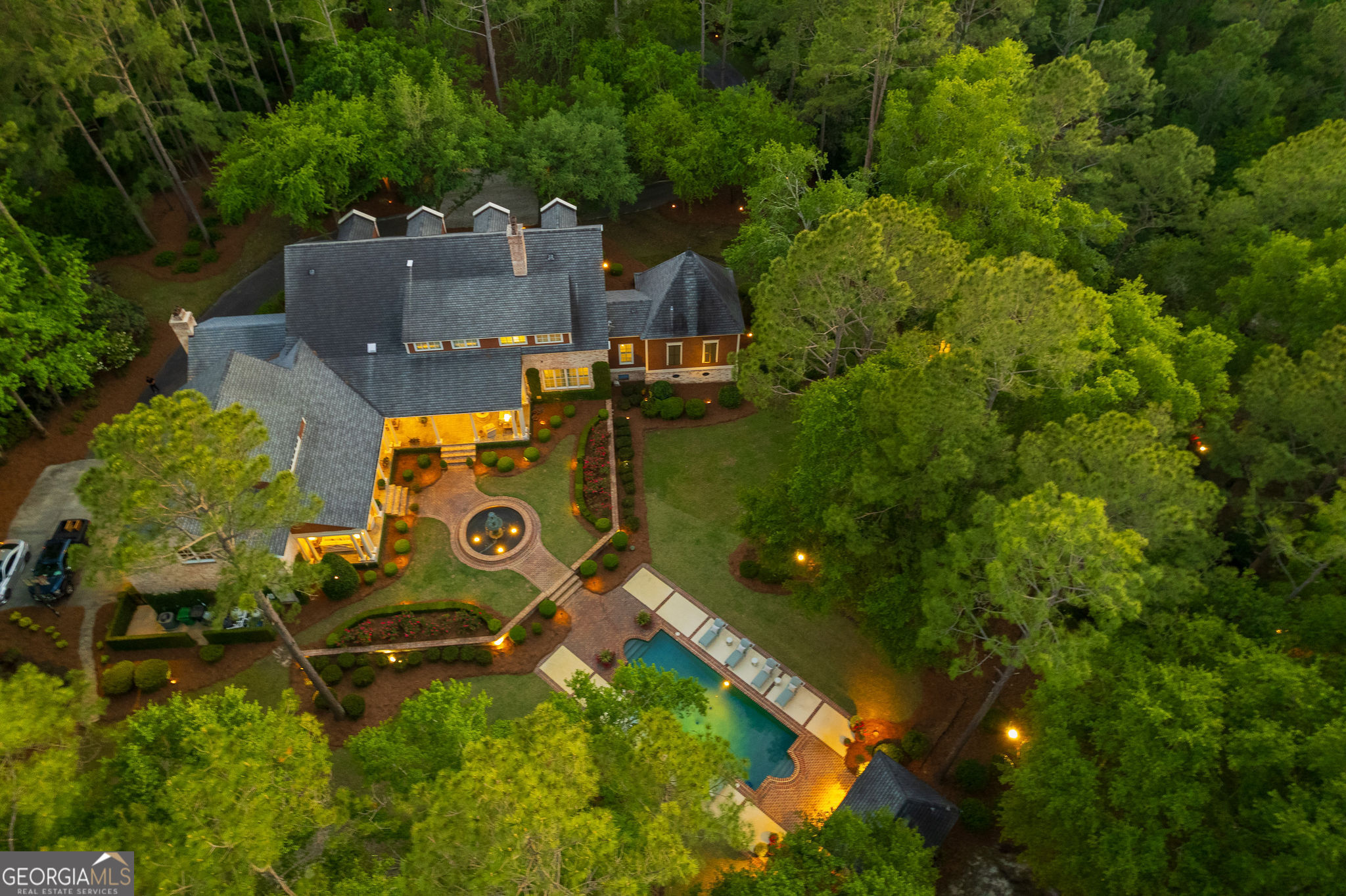 4524 Robert DR