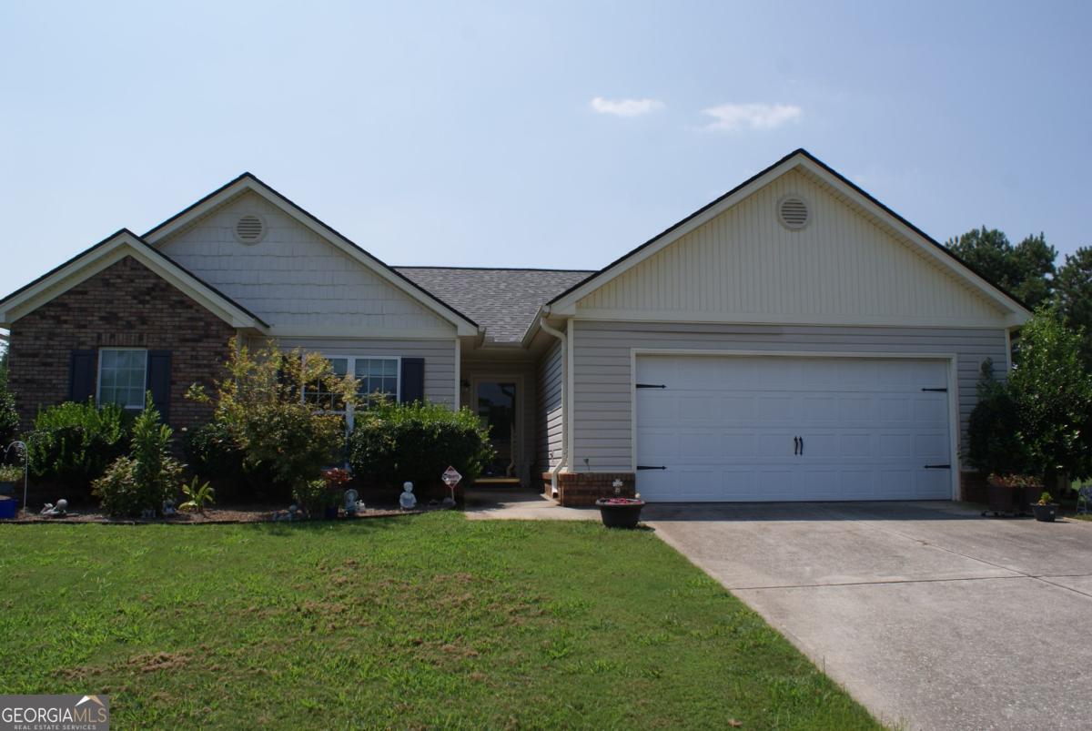 Well maintained 3 bedroom 2 bath ranch style home. Home is a split bedroom plan with a large family room and semi open kitchen/breakfast area. Master bedroom has a large sitting area/desk area. Lots of yard space along with a Pergola in the back yard.