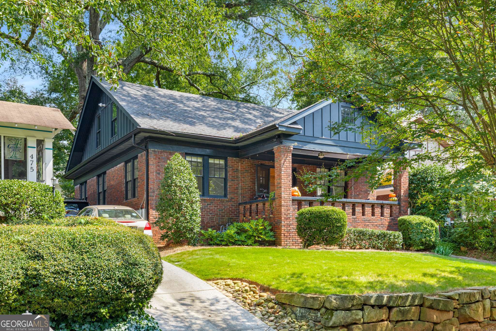 471 Page AVE NE