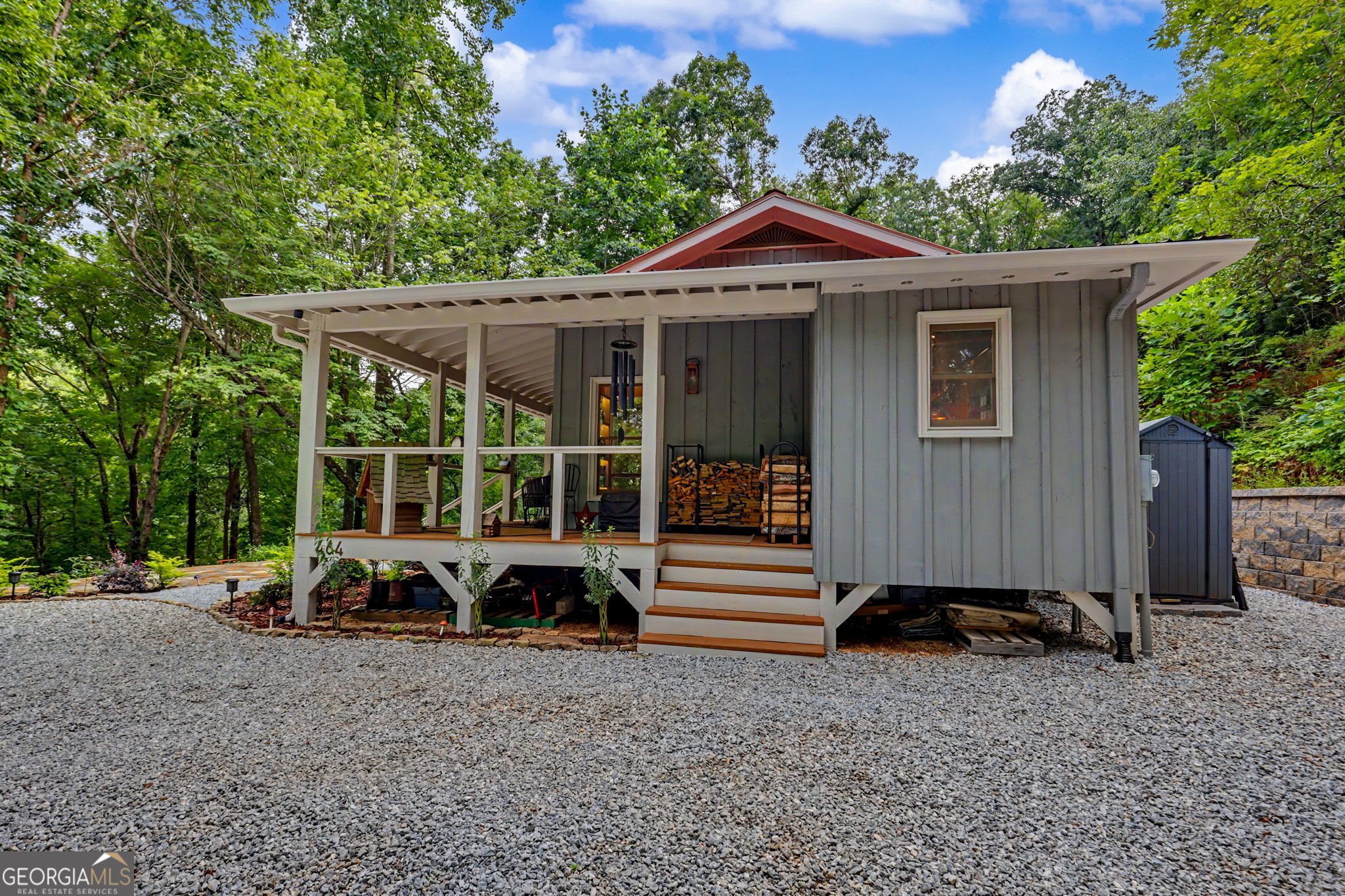 464 Myrtle LN