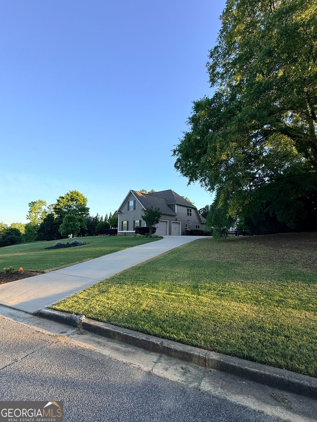 Photo of 127 Sandisfield Drive, Sharpsburg, GA 30277 (MLS # 10757361)