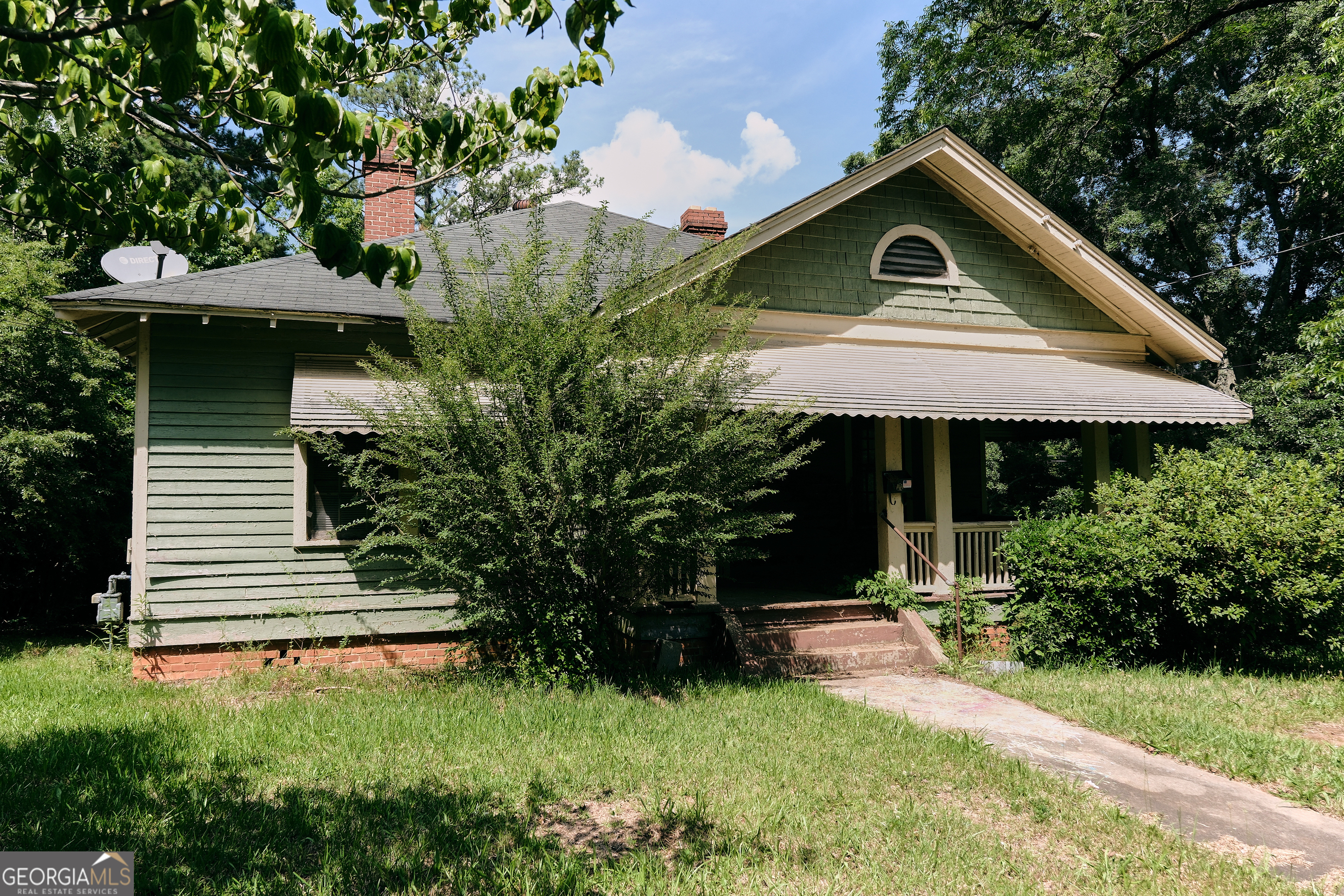 Affordable Investment Opportunity - 8 Ave D | $69,088 This affordable 2-bedroom, 1-bath bungalow is full of potential and ready for its next chapter. Currently rentable in its current condition, it would truly benefit from about $25,000 in updates to make it shine. Whether you're a first-time buyer looking for a budget-friendly home or an investor searching for your next project, this one is worth a look. Ideally located very close to schools and convenient to Highway 36, this property offers easy access to everything Thomaston has to offer. Enjoy a short drive to downtown, the hospital, local restaurants, and shopping. With solid bones and a desirable location, 8 Ave D is a great opportunity to create something special.