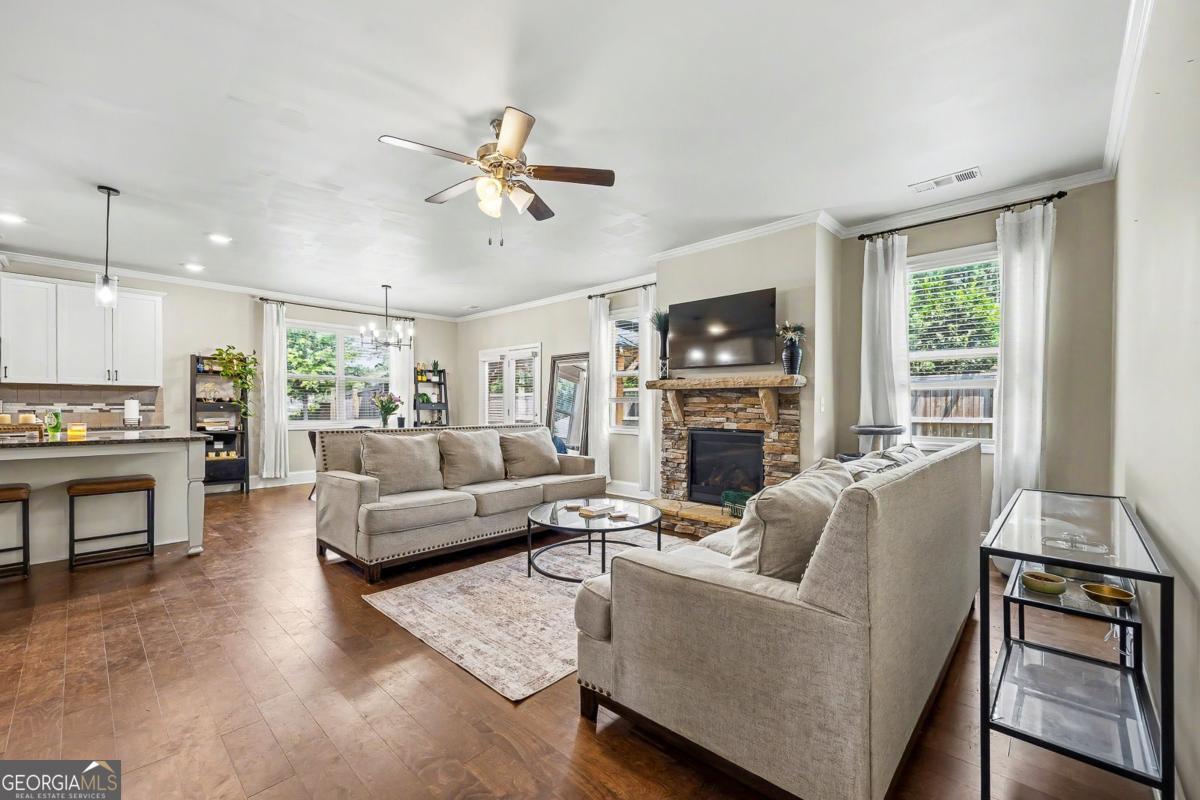 15 Eastcreek CT