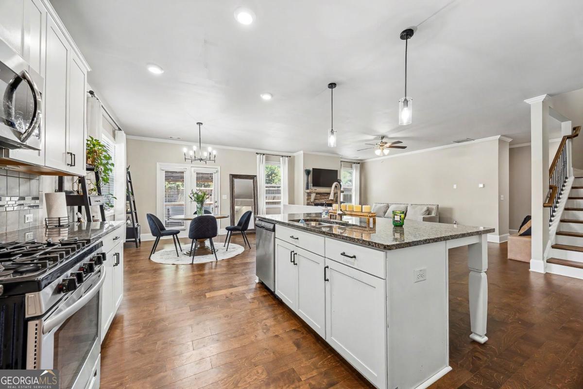15 Eastcreek CT