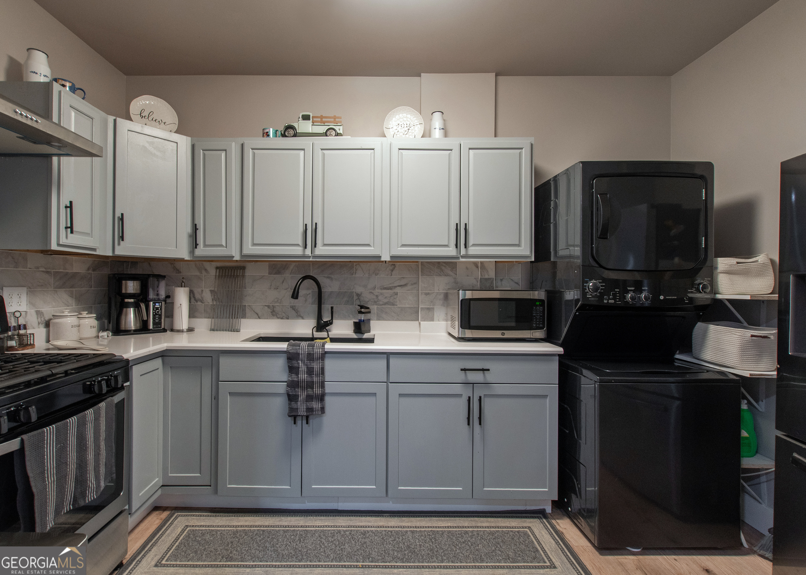 Newnan, Georgia 30265, United States, 6 Bedrooms Bedrooms, ,5 BathroomsBathrooms,Residential,Active,151513