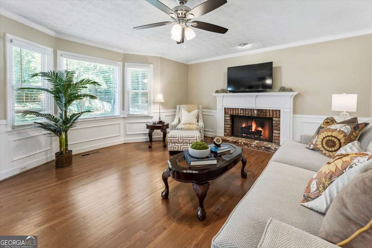 147 Lakeside DR NW