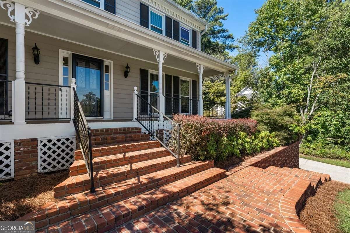 147 Lakeside DR NW