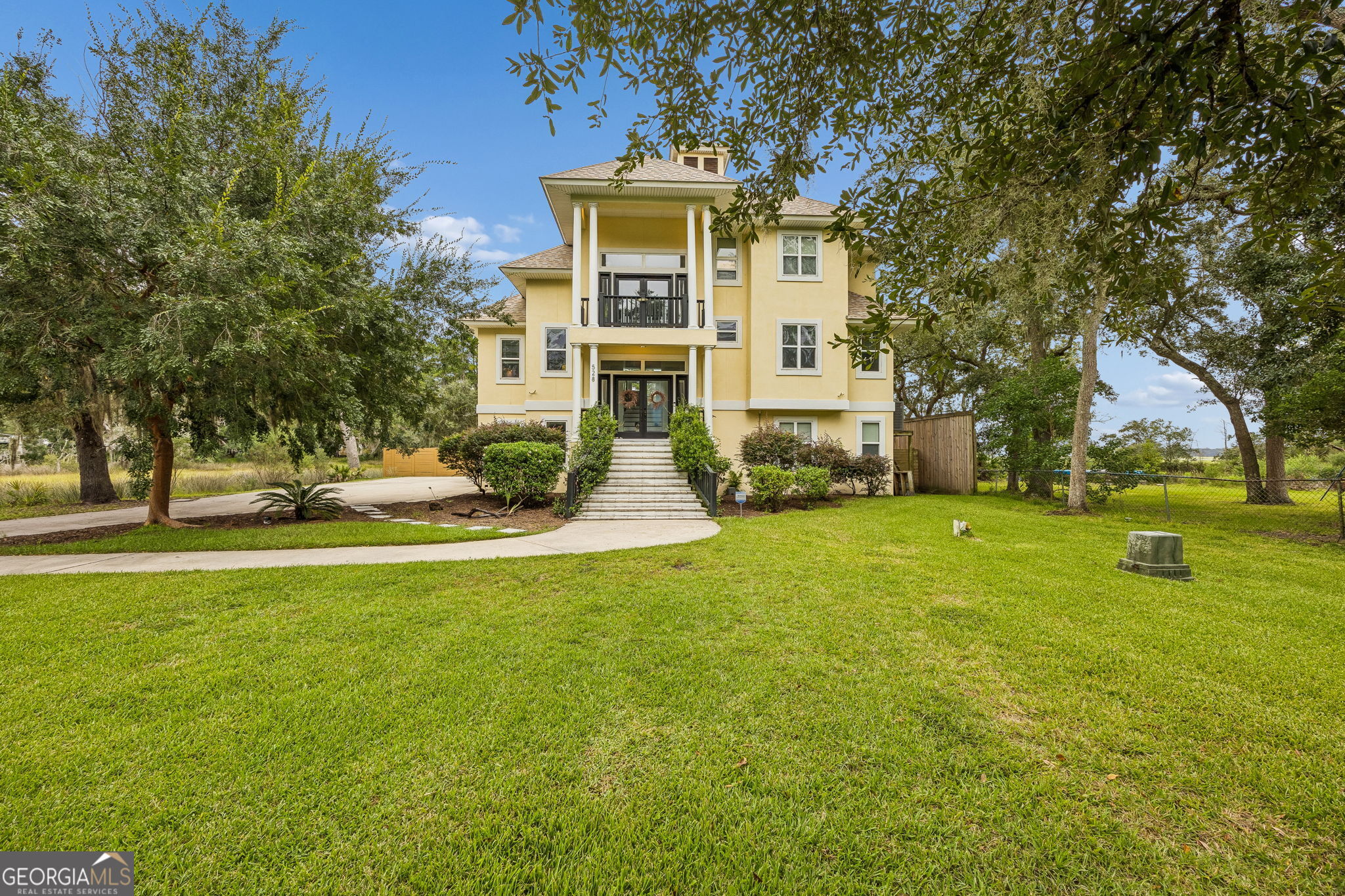 528 Pelican CIR
