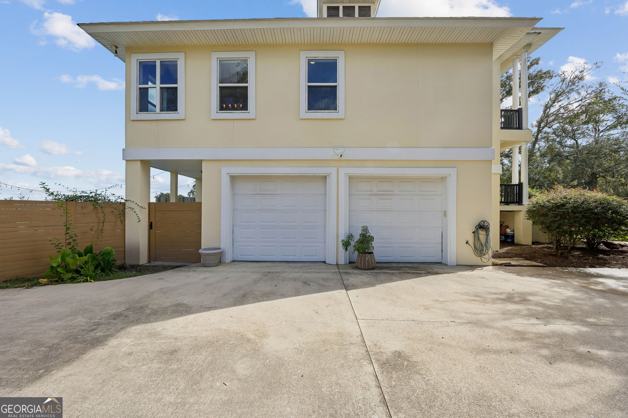 528 Pelican CIR