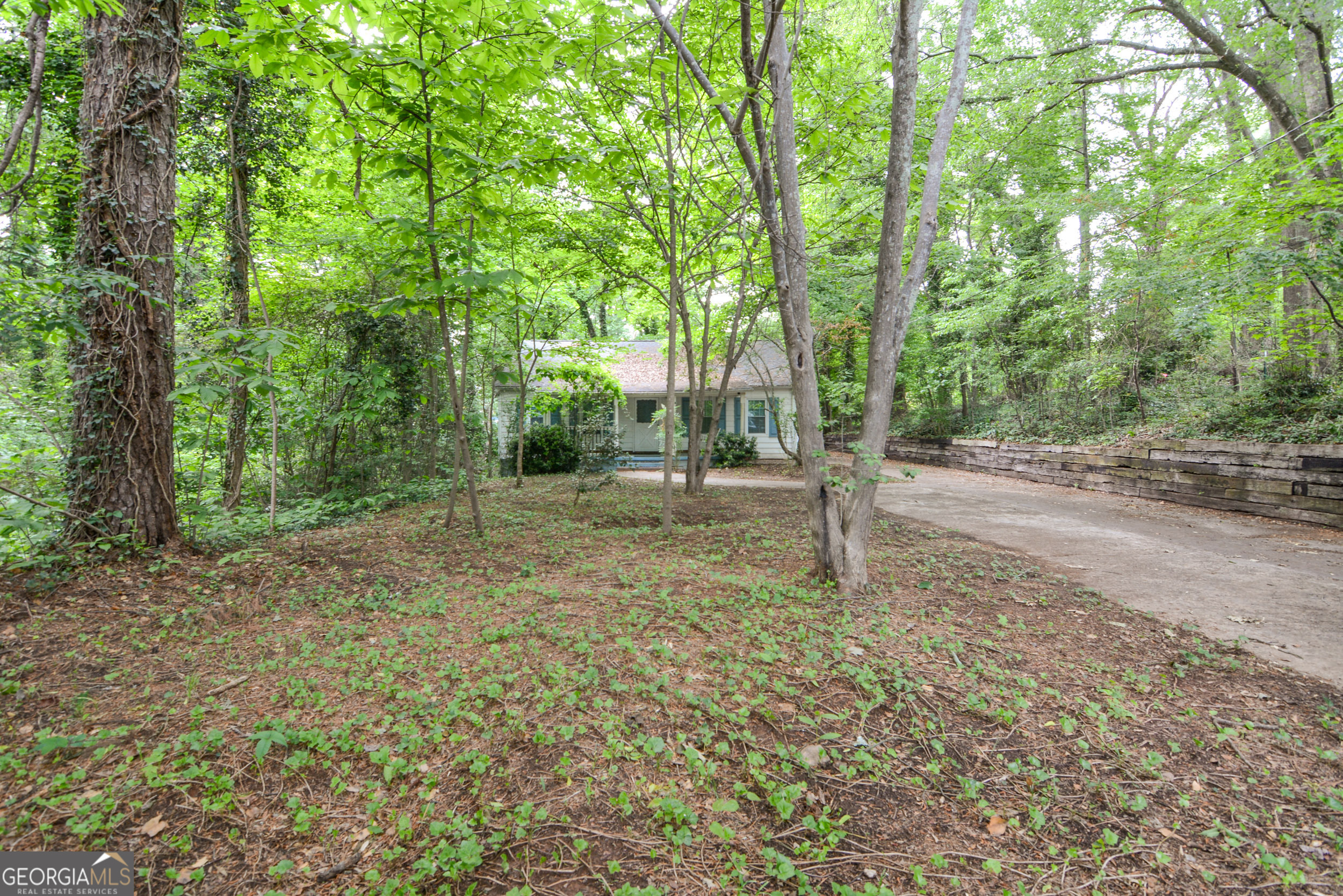 3228 Hall CIR NW