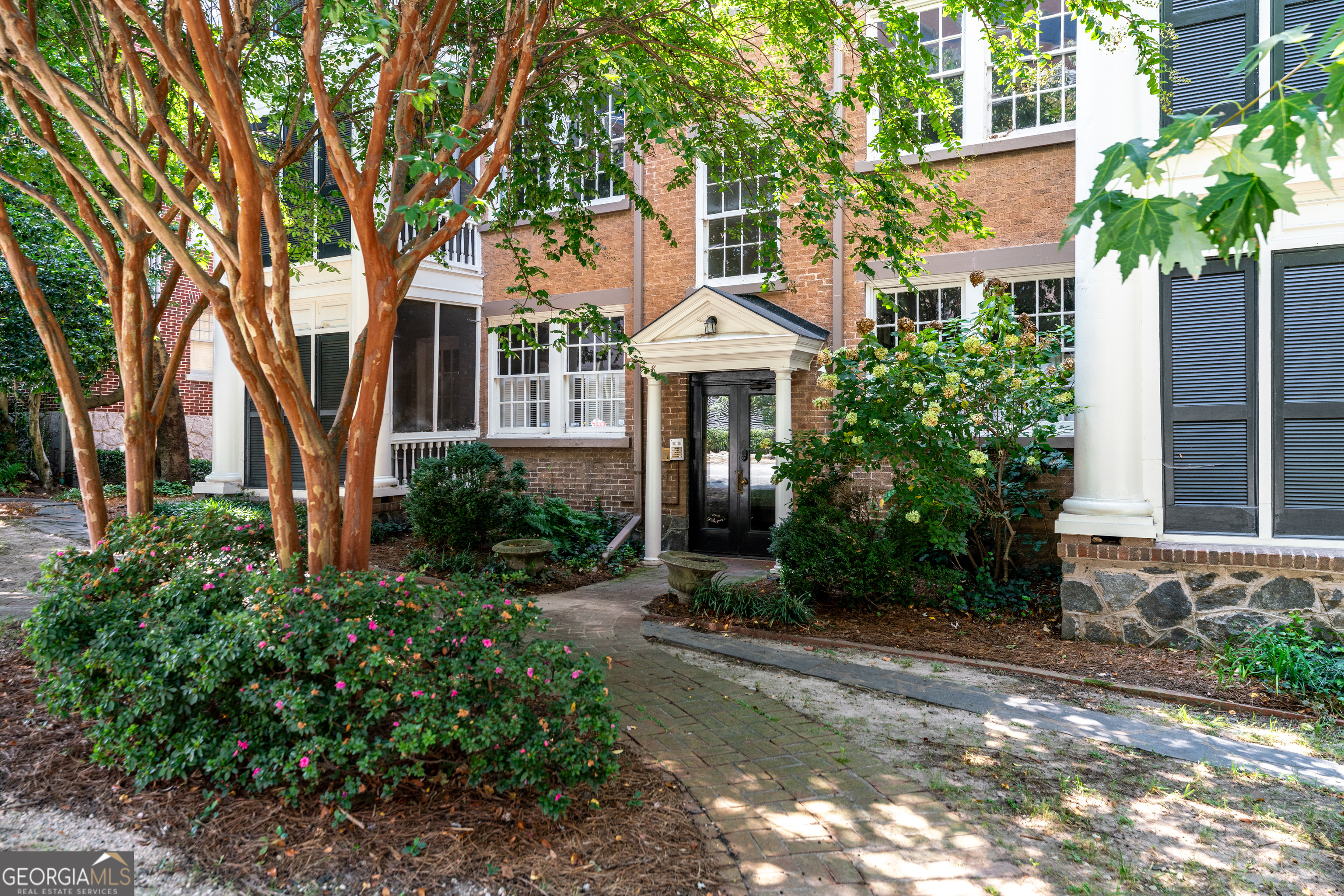 8 Collier RD NW APT B2