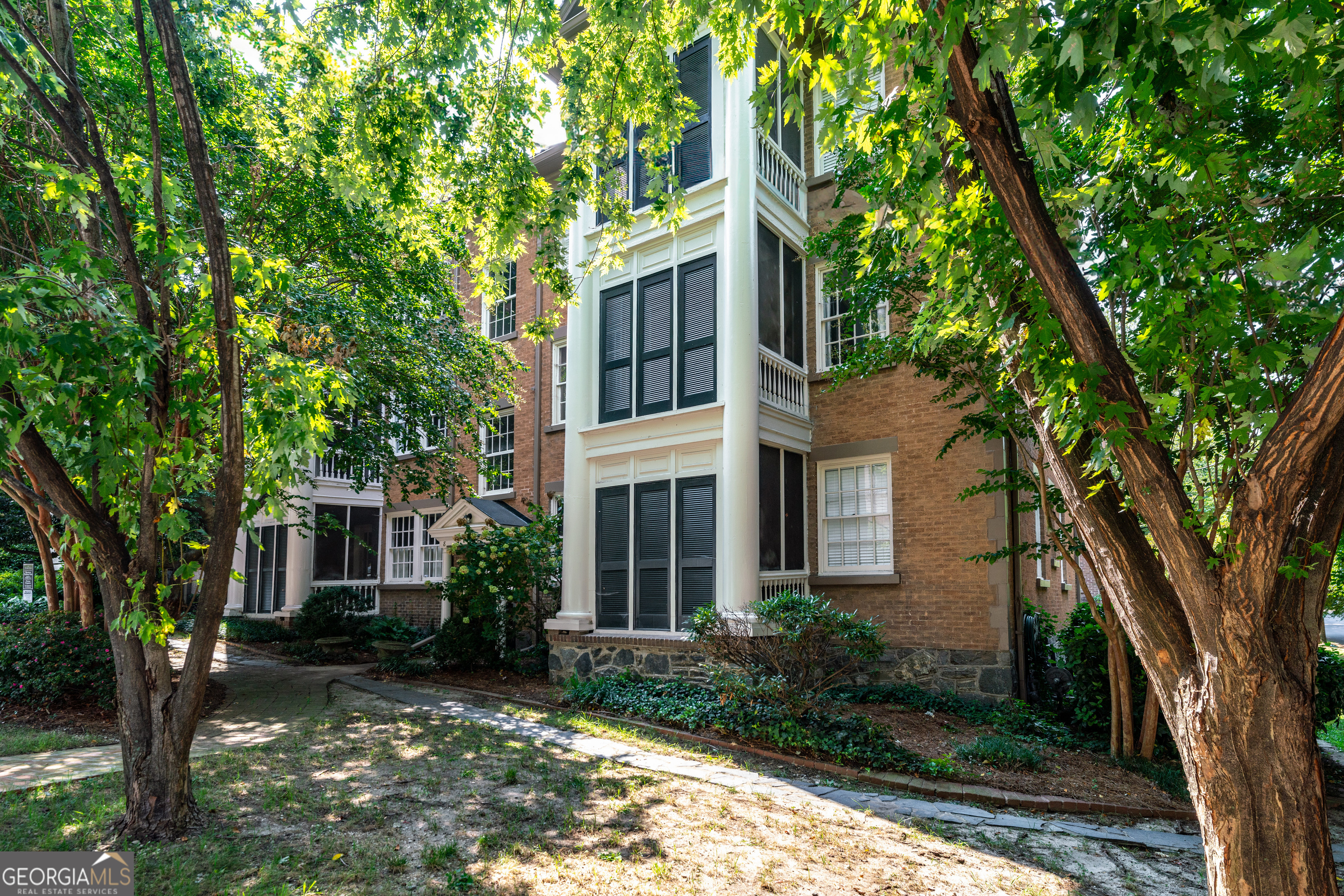 8 Collier RD NW APT B2