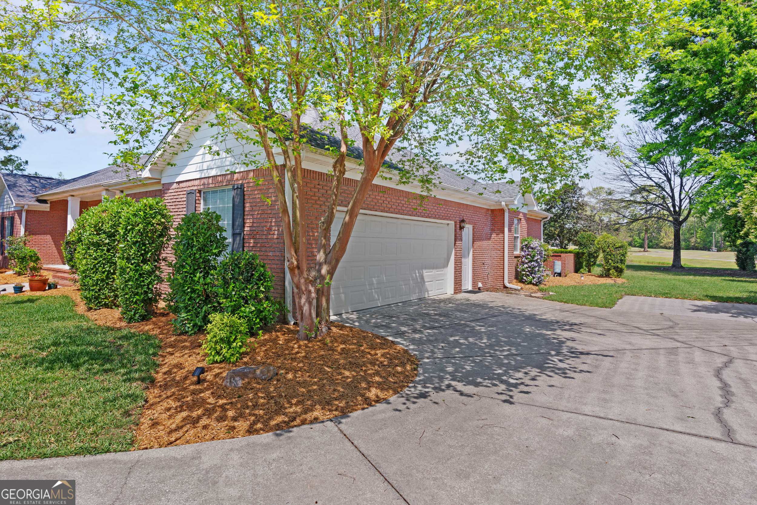 911 Larkspur LN