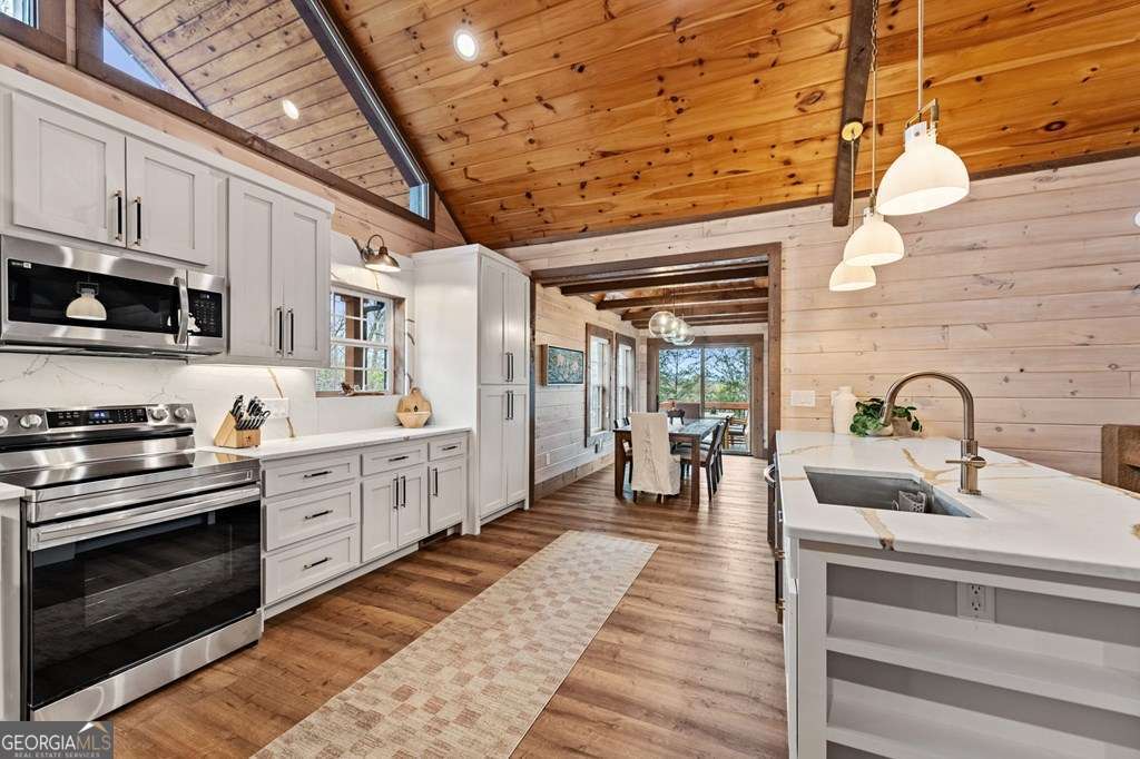 346 Logan DR