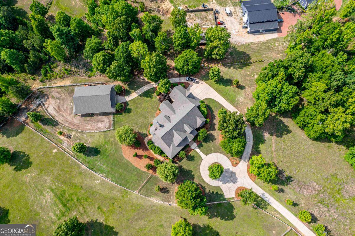 1090 White Oak WAY