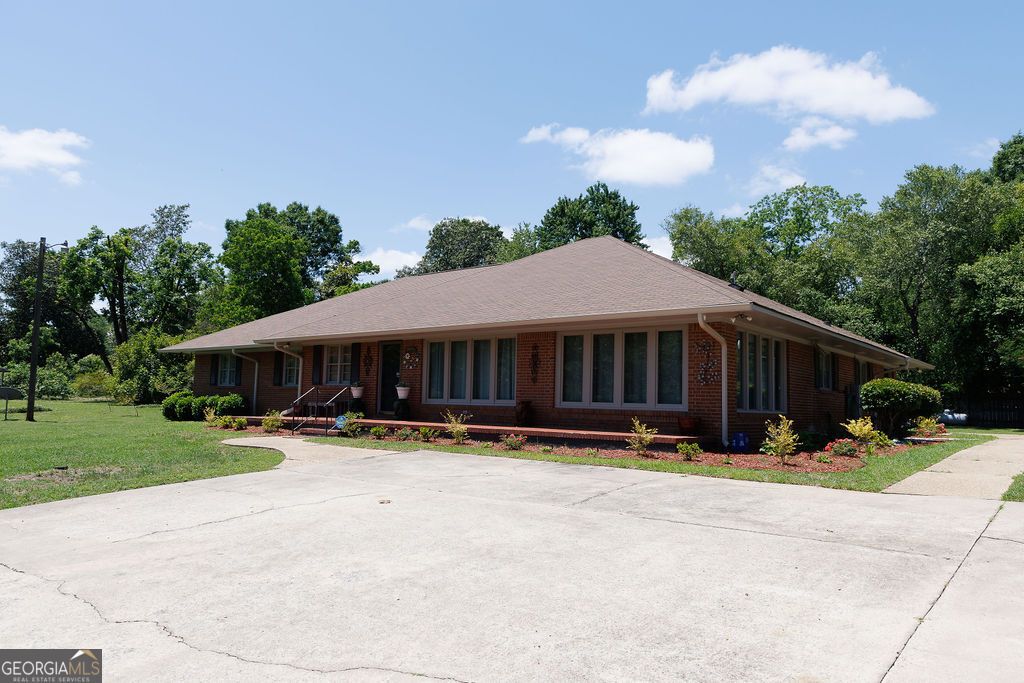Photo of 211 N Broad Street, Buena Vista, GA 31803 (MLS # 10766287)