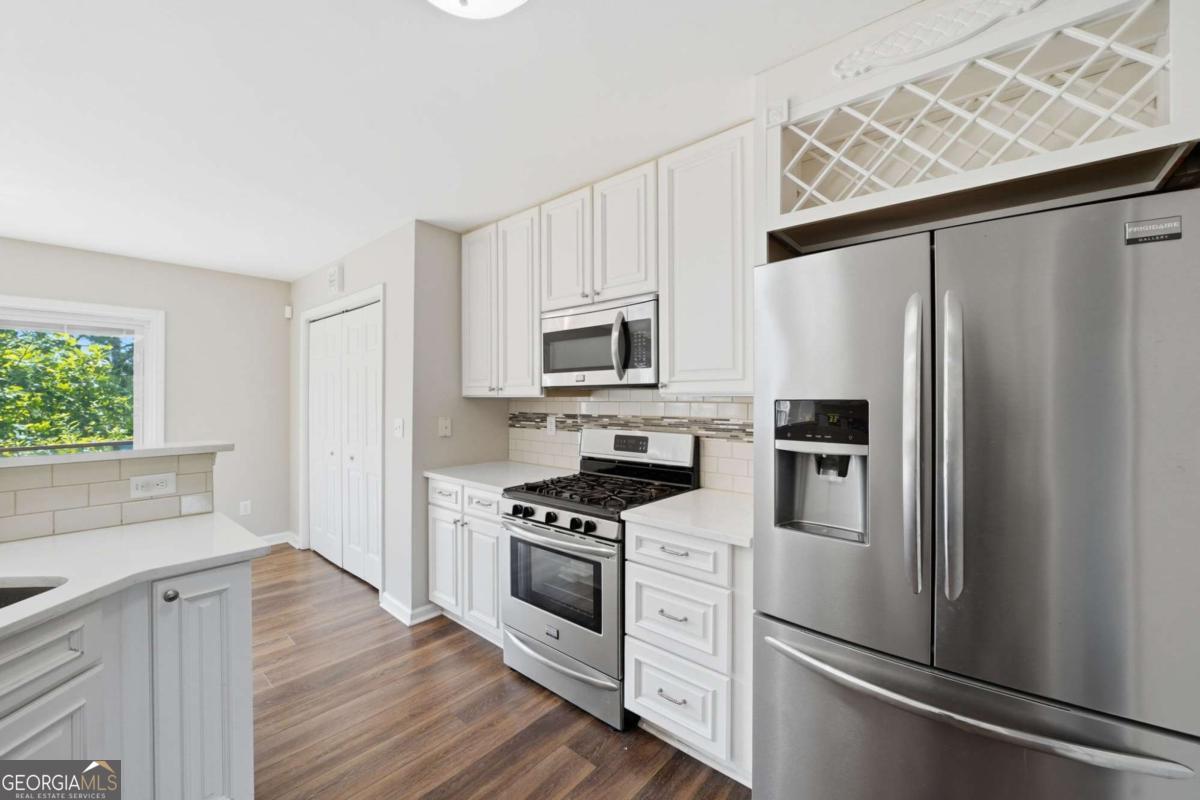 5527 Sylvania DR SE