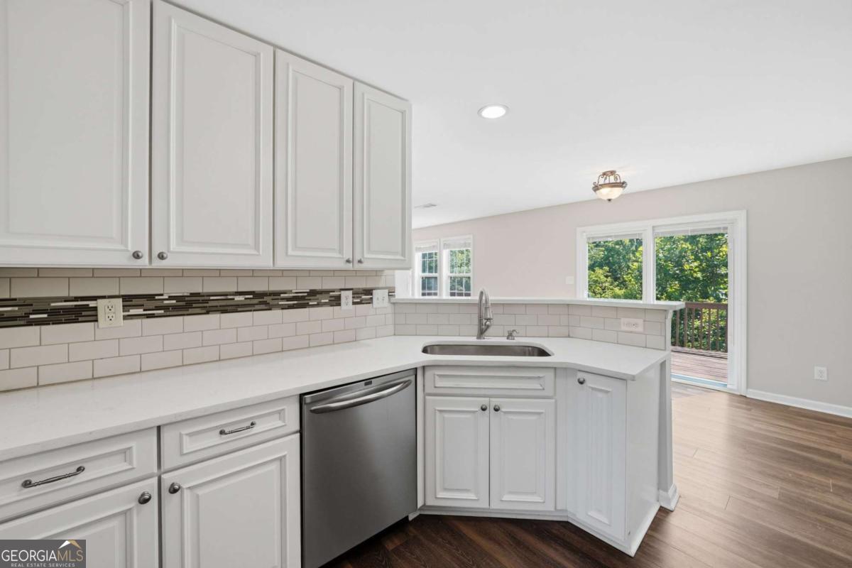 5527 Sylvania DR SE