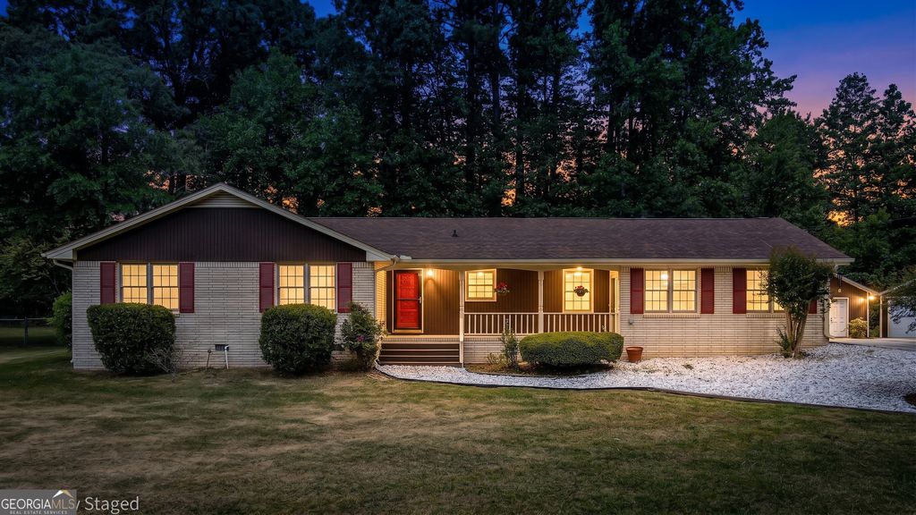 Photo of 472 Edwards Courts NW, Lawrenceville, GA 30044 (MLS # 10757077)