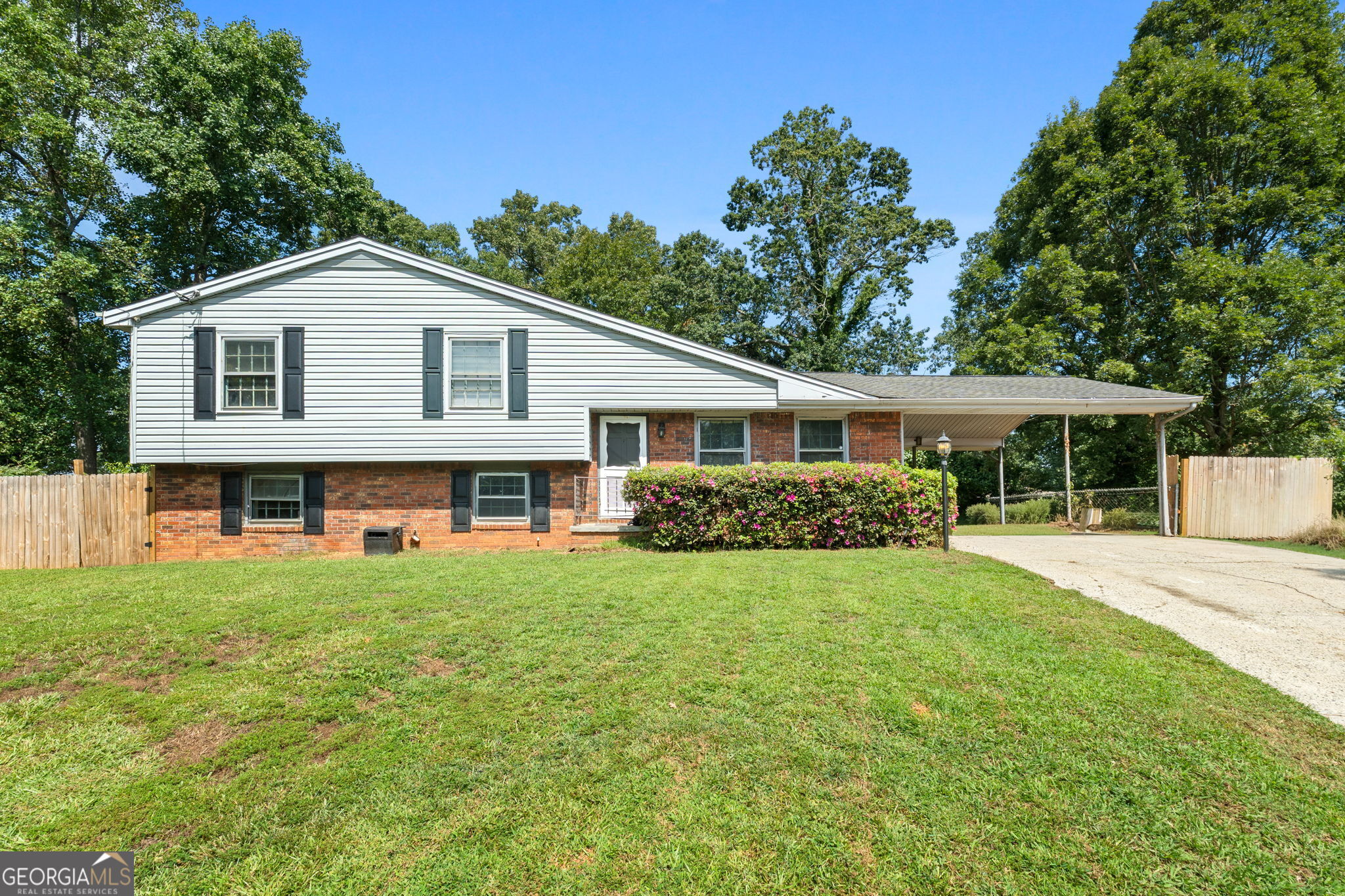 With escalating home prices and high interest rates this home is sure to fit the budget. This split-level home is nestled on a large quiet cul-de-sac lot. Features include 3 bedrooms, 2 baths, (master features a separate shower), family room, and a large breakfast area where the family can gather around the table in fellowship before beginning the day. The terrace level could be used for a playroom, office or another bedroom. You may also enjoy the covered patio for the morning coffee or a glass of wine to unwind from a long day. The large fenced back yard offers a spacious area for the kids to play.