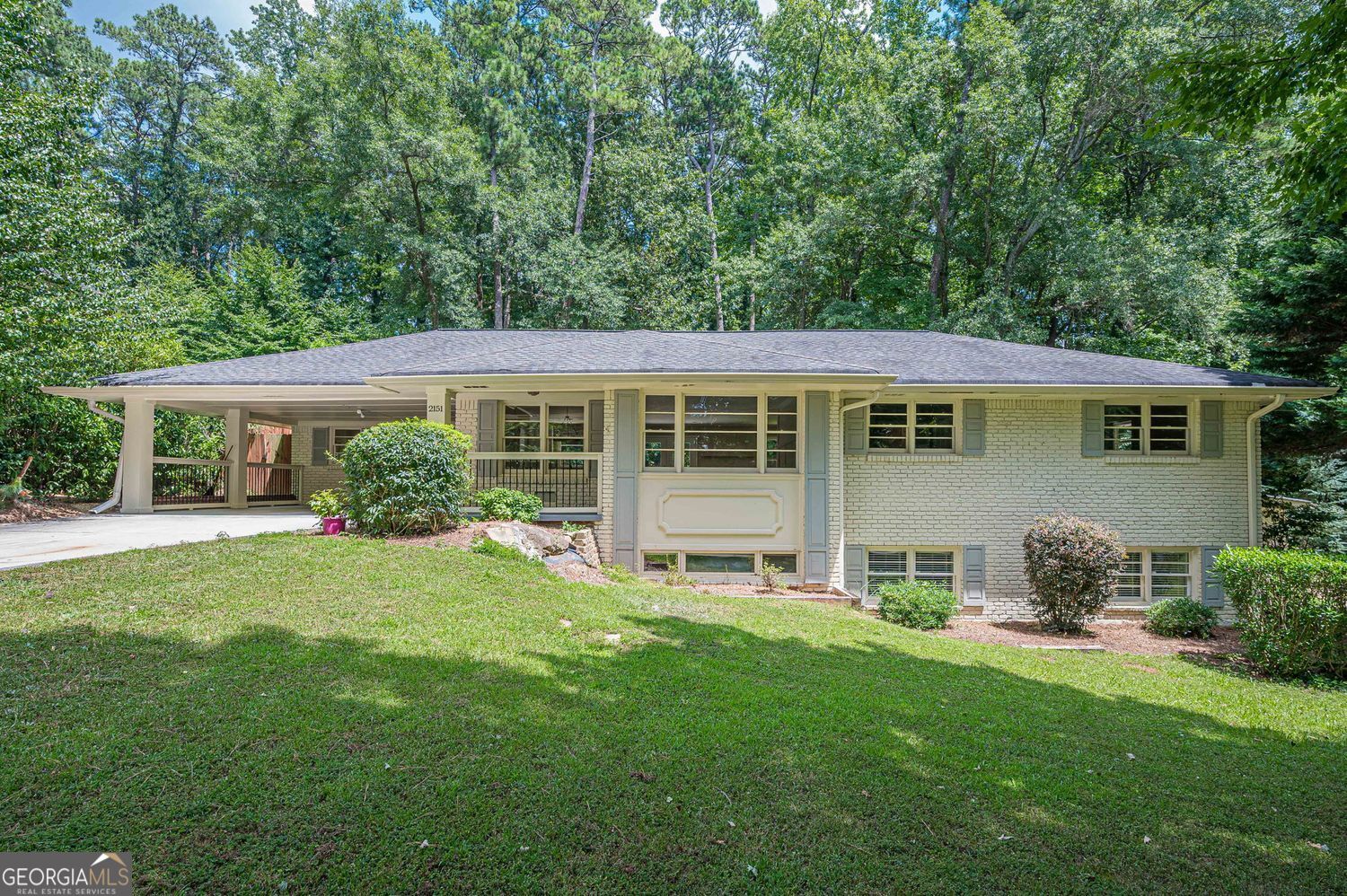 Beautiful Ranch in Lakeside High School District. Charming and Newly updated, 4-sided brick home featuring 4 Bedrooms and 3 bathrooms and finished terrace level basement space with natural lights. The main level features a chef-inspired kitchen with soft-close cabinetry, farm sink, sleek quartz countertops, and high-end stainless steel appliances. The primary suite offers a walk-in shower, adorned with marble walls and a frameless glass door. Fresh paint inside and outside, Enjoy a cup of coffee in a private fenced backyard with newly built concrete patio.