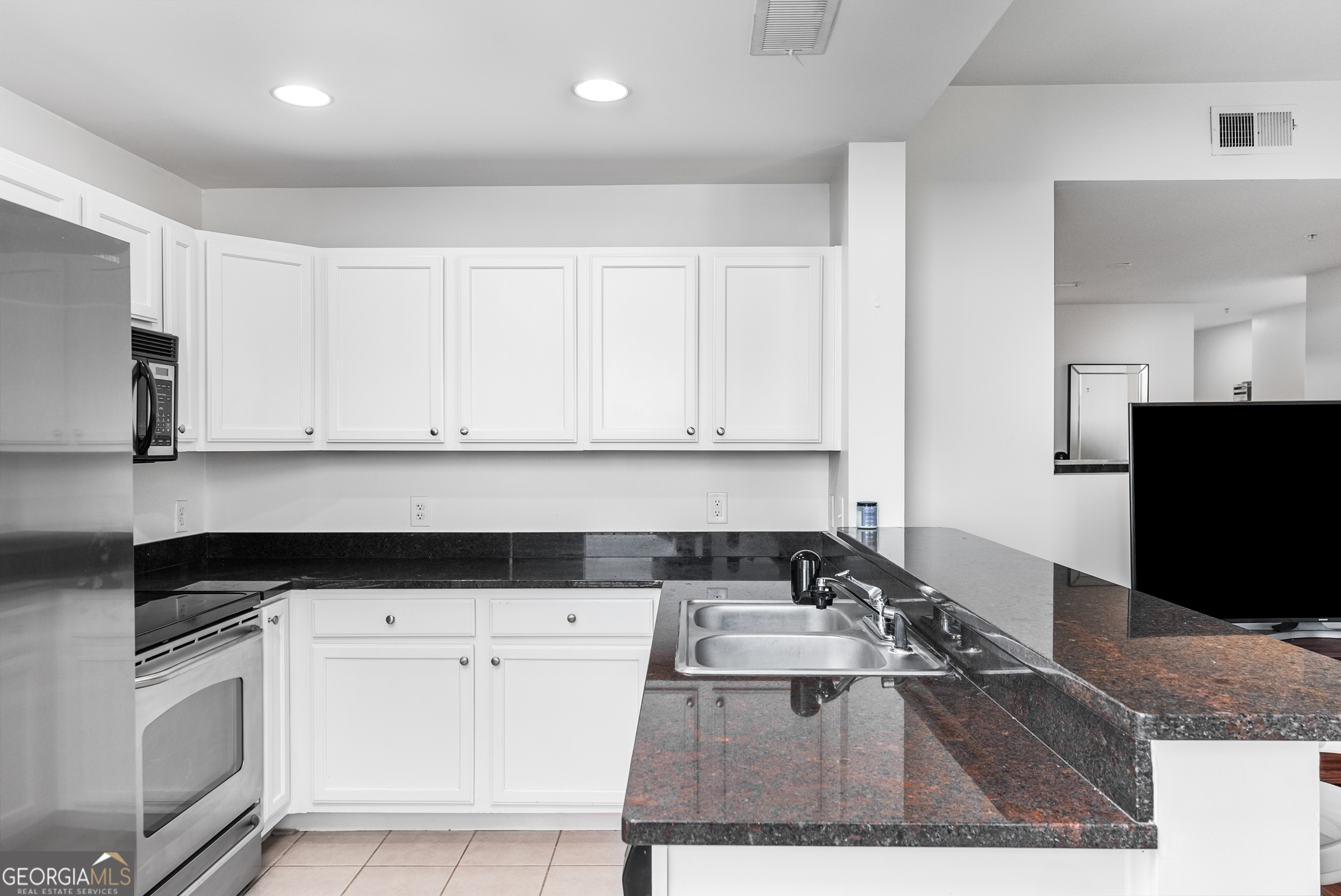 3040 Peachtree RD NW 1205