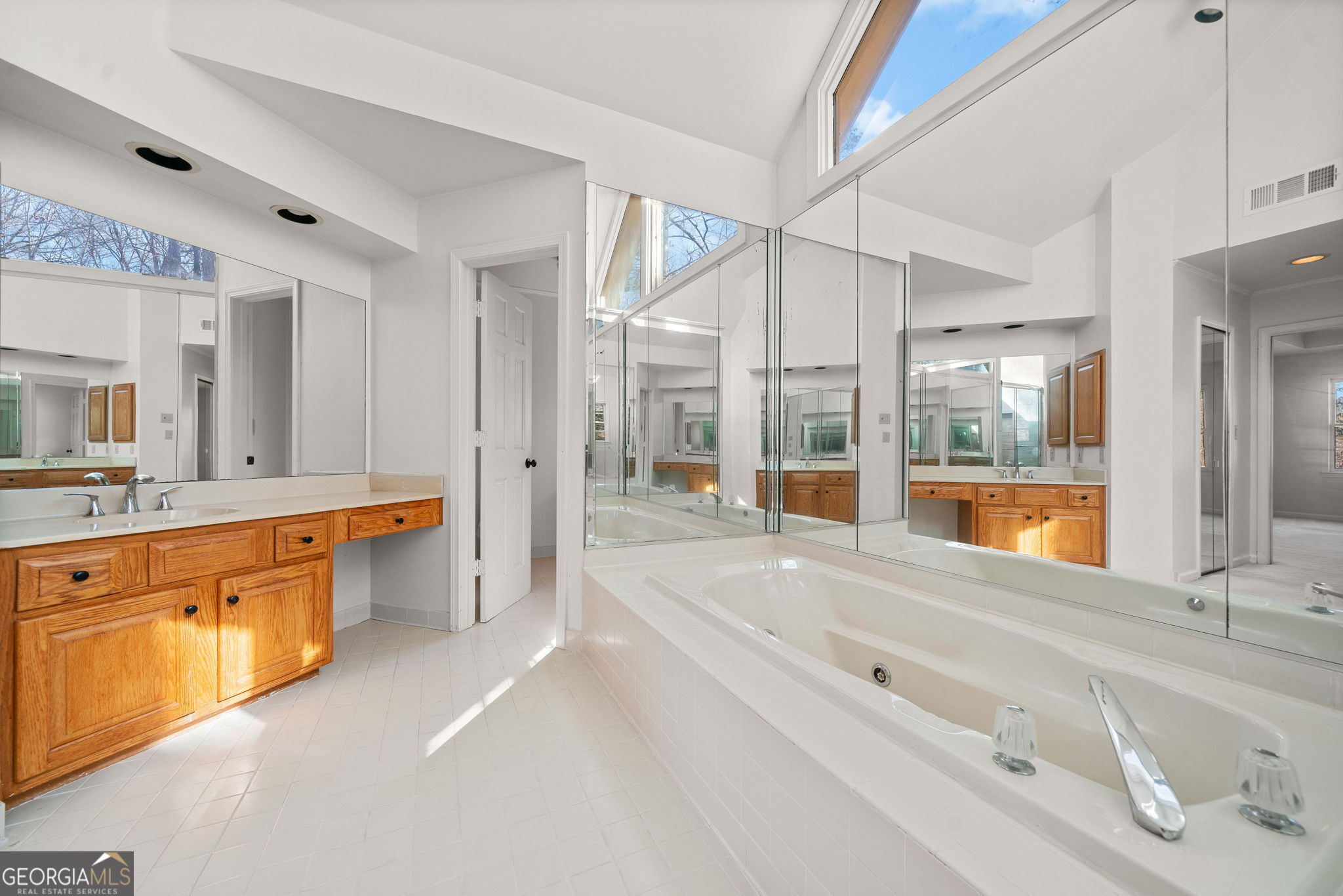 Lawrenceville, Georgia 30044, United States, 4 Bedrooms Bedrooms, ,3 BathroomsBathrooms,Residential,Active,21202