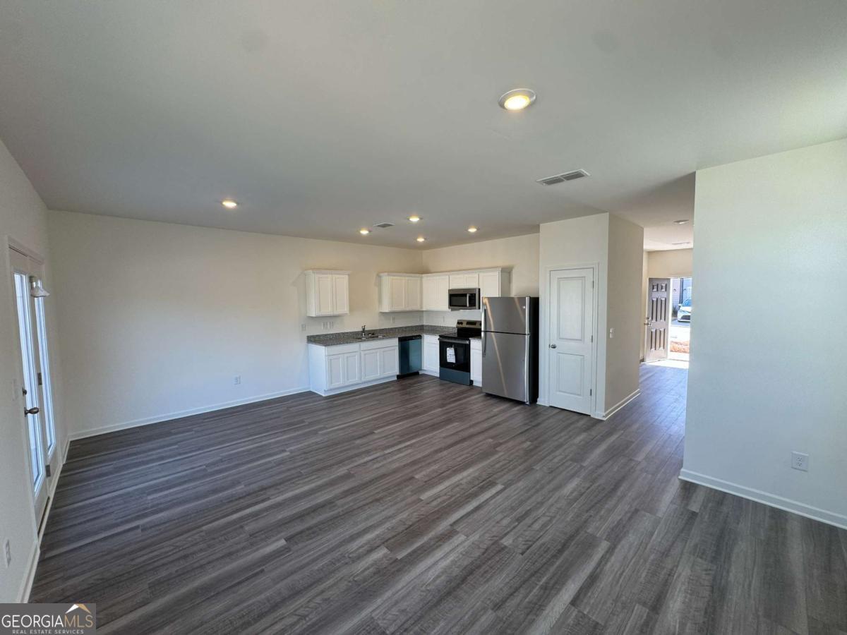 516 Robson DR