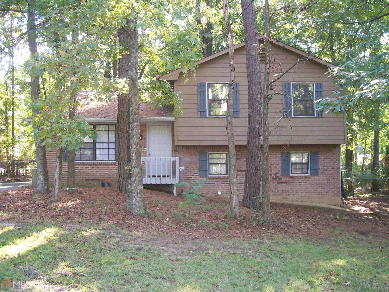 Enjoy living near downtown Lawrenceville with easy access to Highway 316. Separate living room and large family room. 3 bedrooms and 2 baths. Large country kitchen. Plenty of storage. Fenced backyard with a storage building. Kitchen appliances are new. Roof, water heater, furnace, and air conditioner are all 3 years old or less
