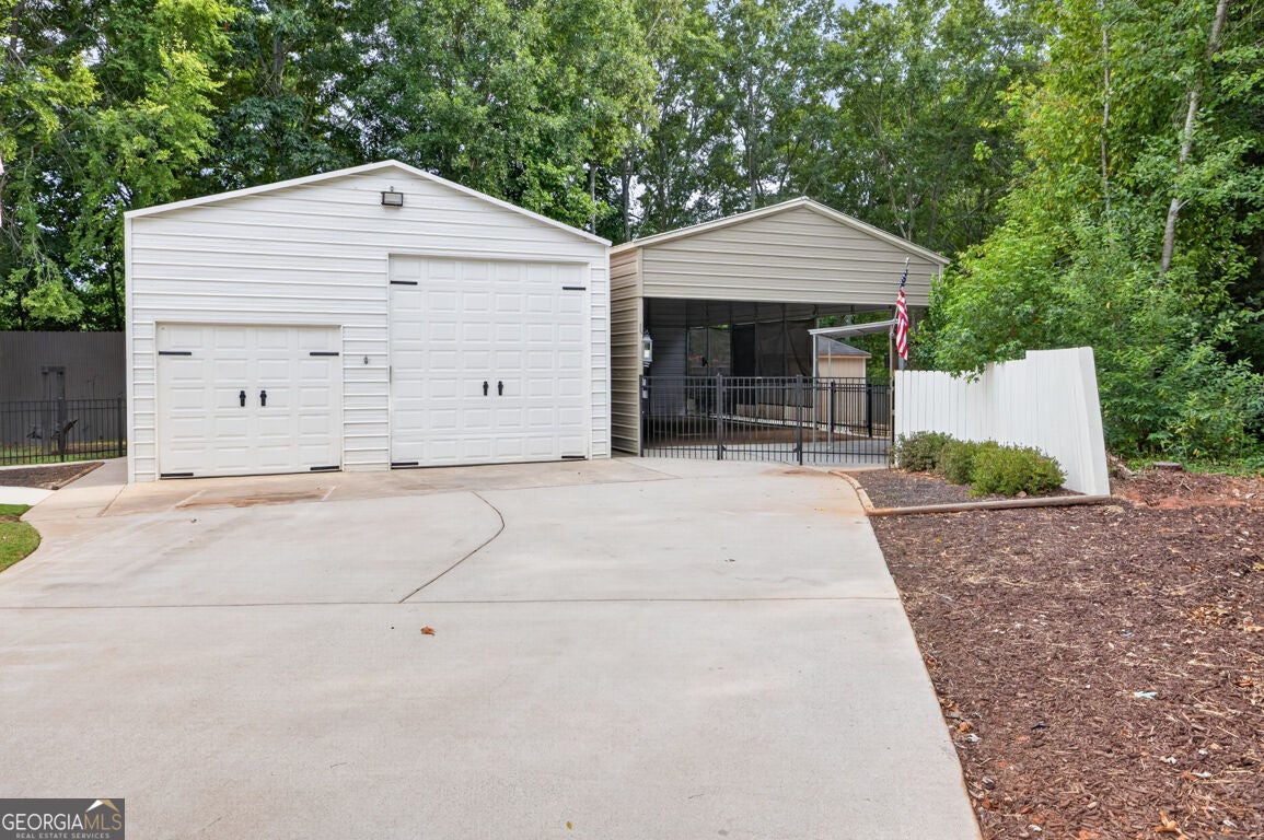 82 Flintstone RD