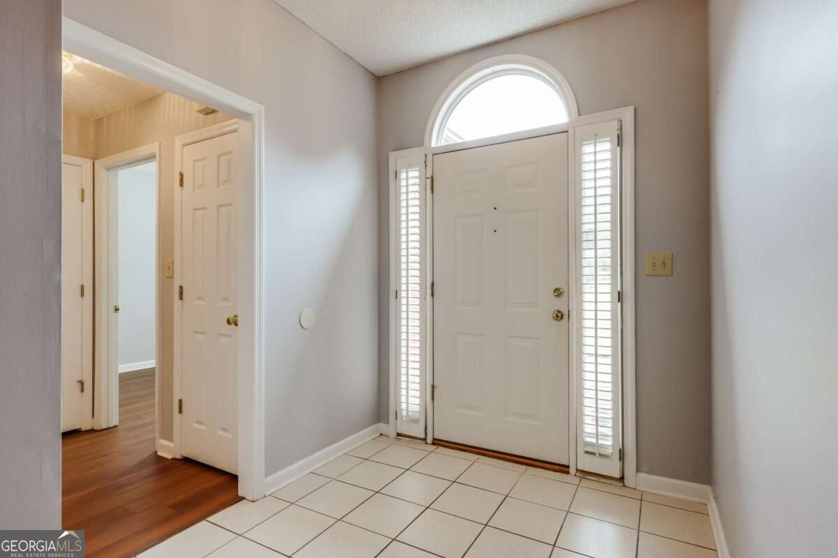 137 Lucy LN