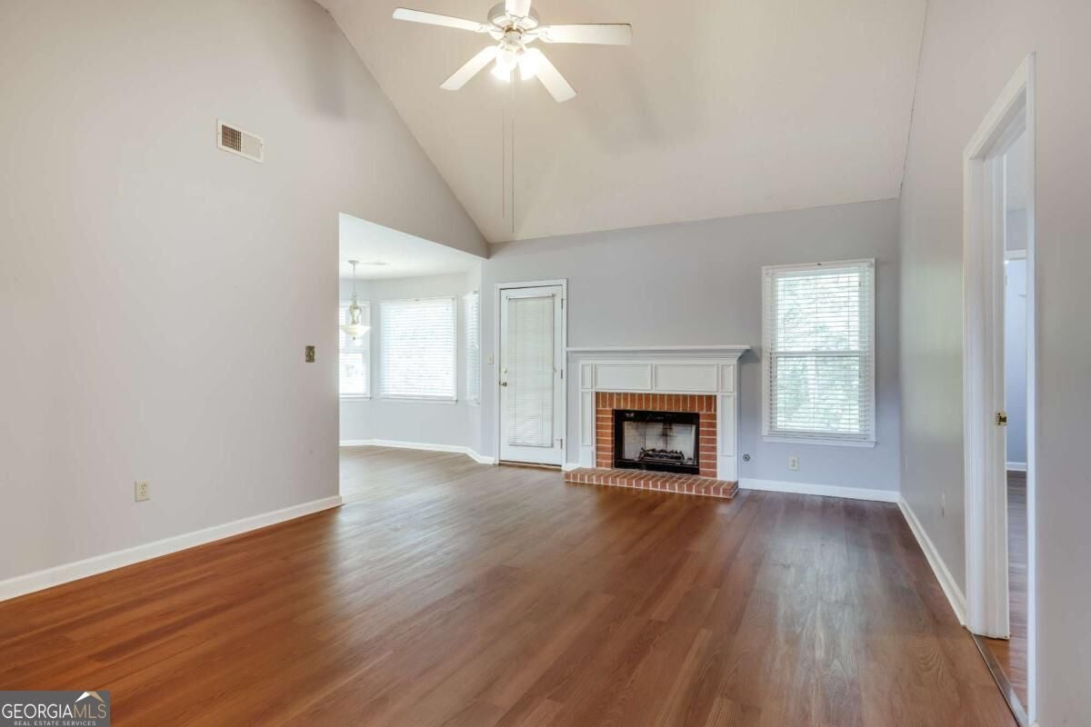 137 Lucy LN