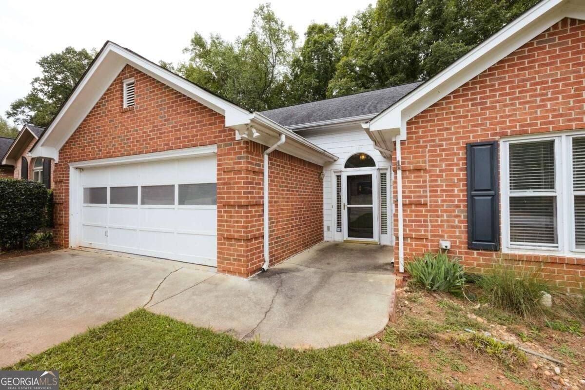 137 Lucy LN