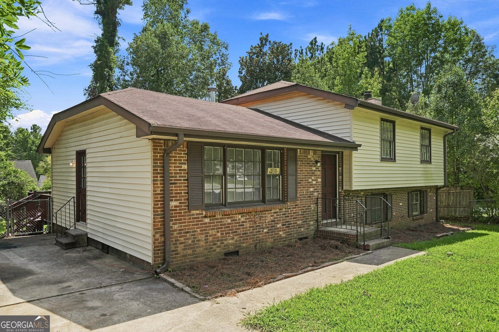 8423 Magnolia DR