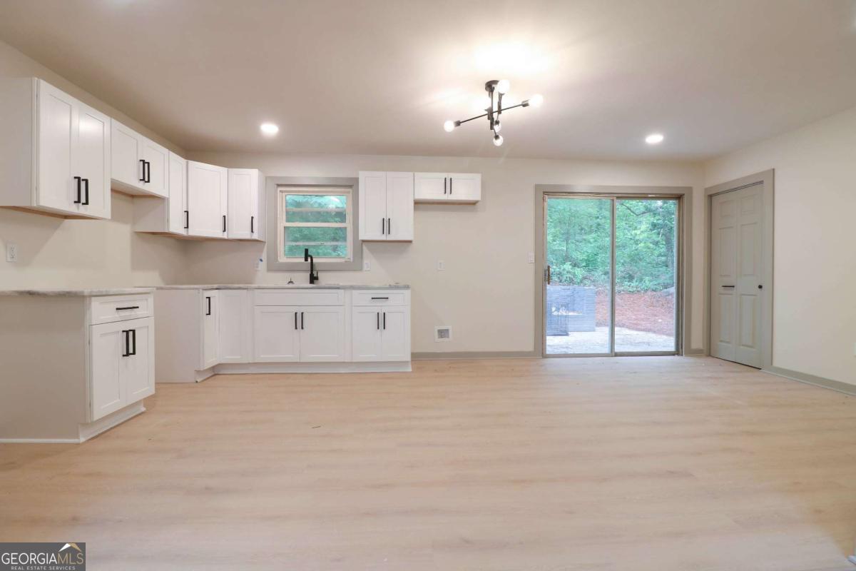4396 Greenleaf CIR