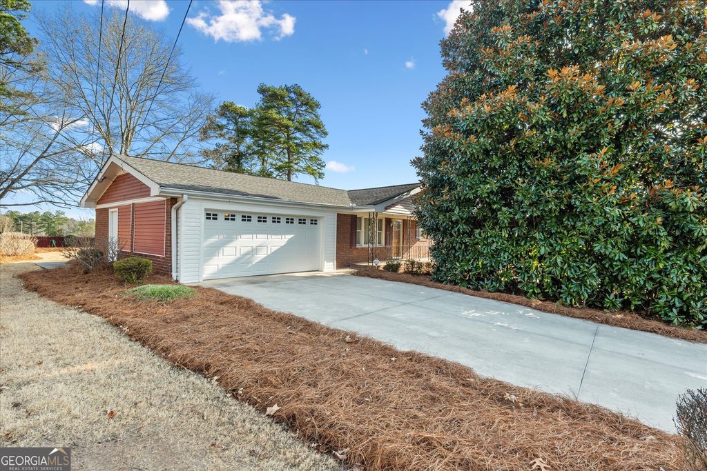 Photo of 3698 Rogers Drive, Douglasville, GA 30134 (MLS # 10696203)