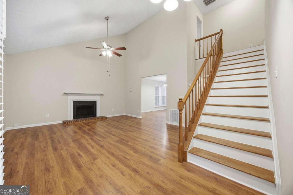 Photo of 10565 Summer Creek Drive, Alpharetta, GA 30022 (MLS # 10678119)