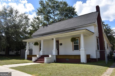 Photo of 250 S Lewis Street, Metter, GA 30439 (MLS # 10614613)