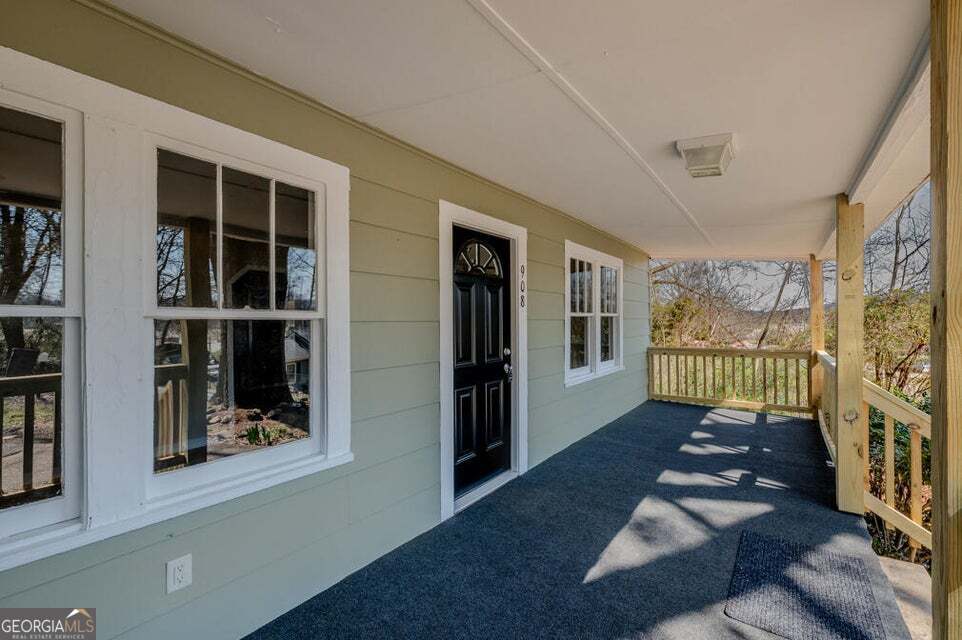 908 Gilbert LN