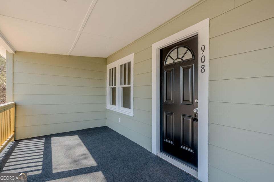 908 Gilbert LN