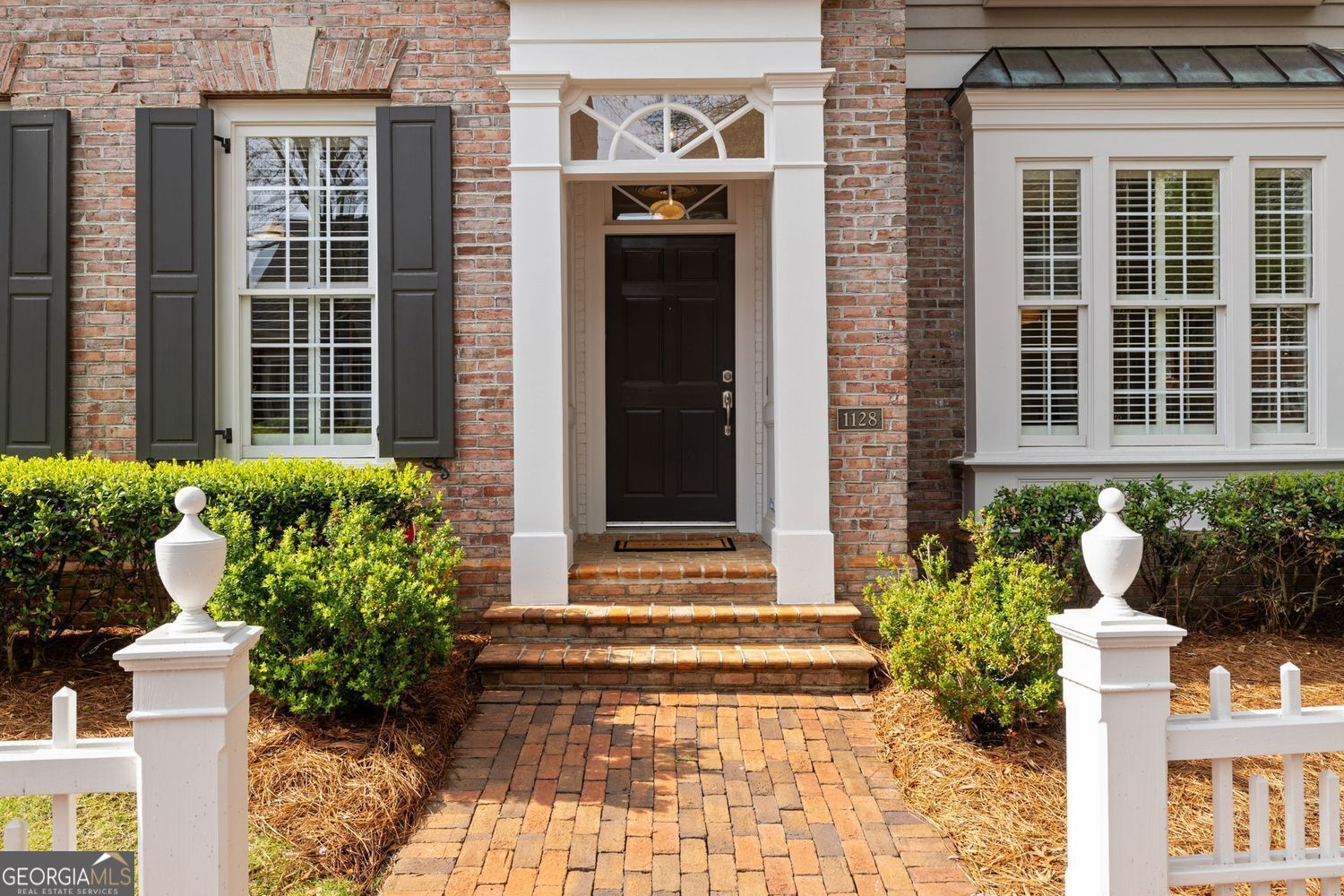 1128 Bellewood SQ