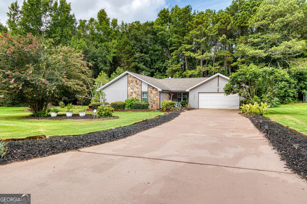 Photo of 125 Grandchester Way, Fayetteville, GA 30215 (MLS # 10807592)