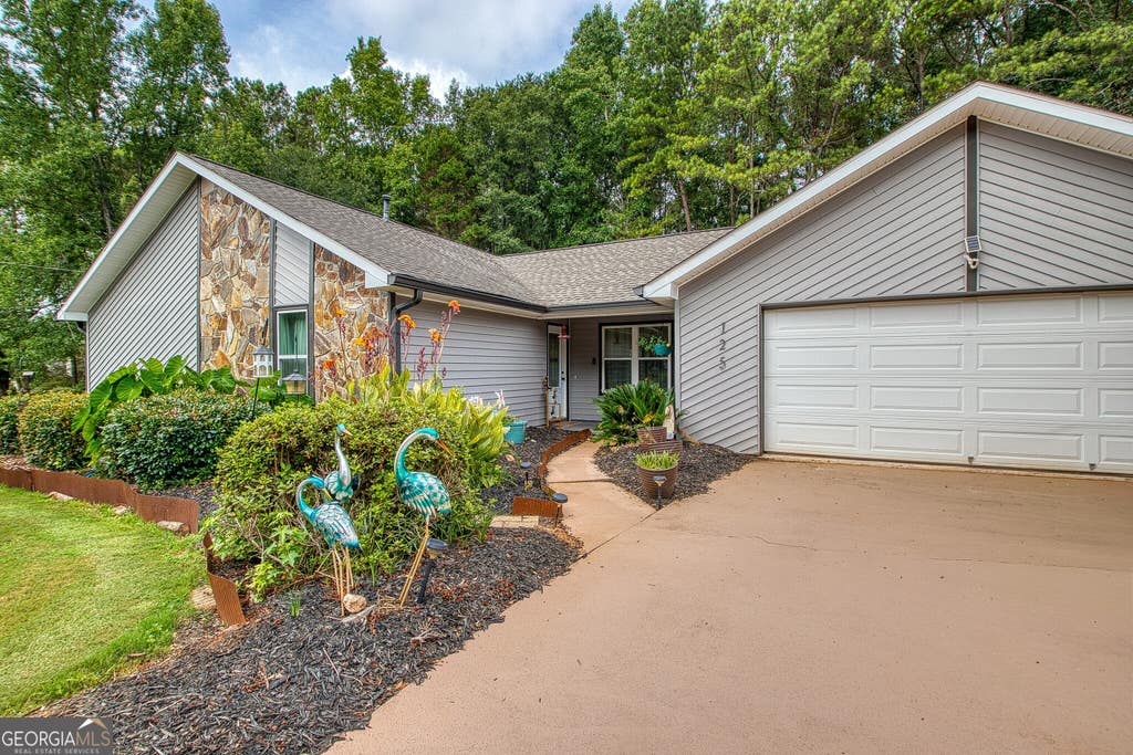 Photo of 125 Grandchester Way, Fayetteville, GA 30215 (MLS # 10807592)