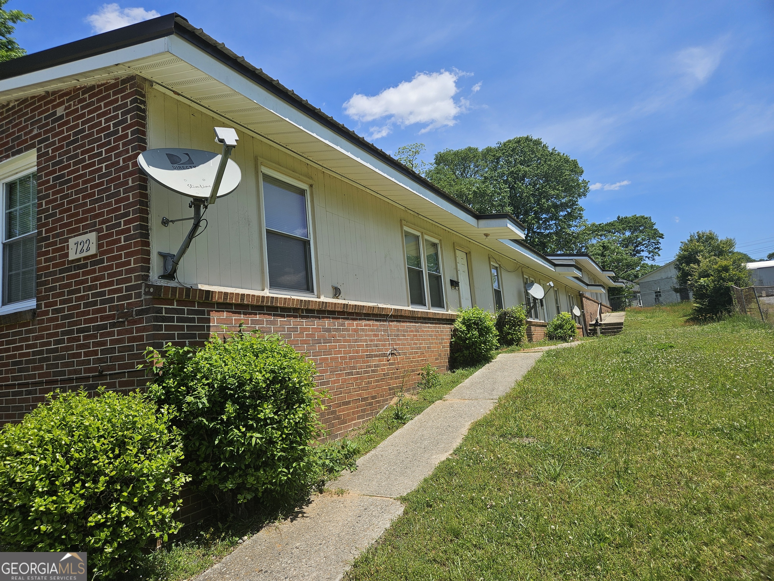 INVESTORS DREAM, 5 unit building units rented now and rents are growing rapidly, Great potential to bring in a steady income, All units on a one level property, each unit has own power meter and all share one water meter. Property is sold AS IS, Property can be viewed during Due Diligence. Member of the selling entity is a licensed real estate broker.