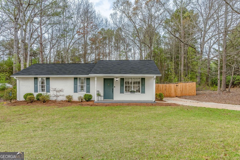 Photo of 1 Brookfield Drive, Newnan, GA 30265 (MLS # 10725053)