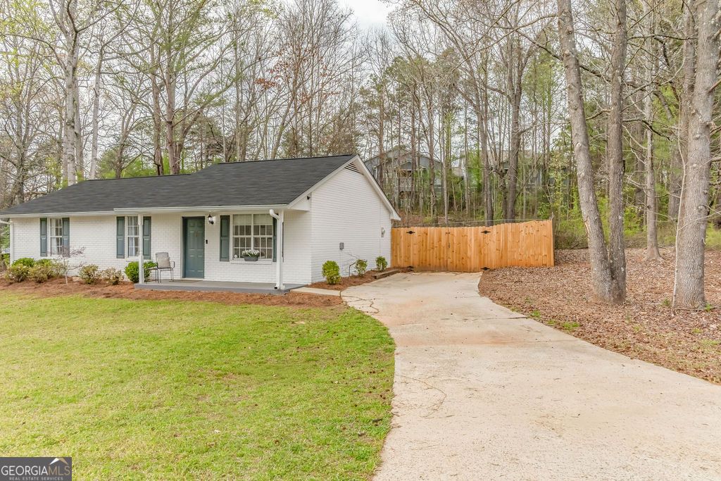 Photo of 1 Brookfield Drive, Newnan, GA 30265 (MLS # 10725053)