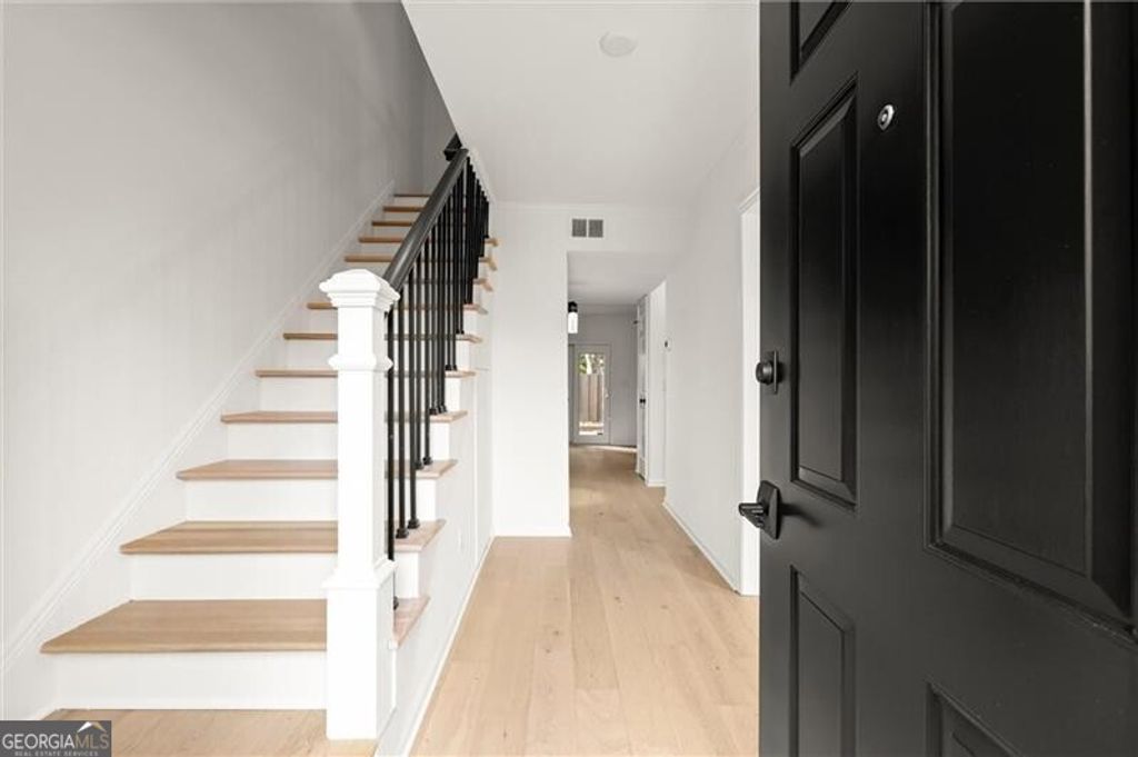 Photo of 27 Old Ivy Square NE, Atlanta, GA 30342 (MLS # 10683730)